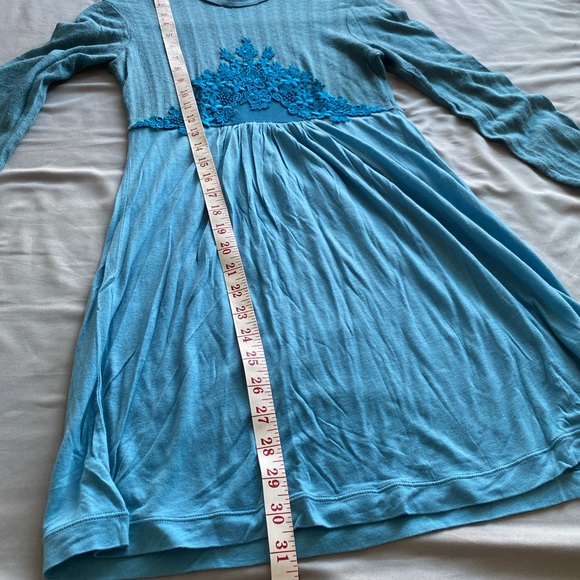 FREE PEOPLE Vintage Top Long Sleeve Keyhole Back front Lace Detail Size S - Picture 9 of 12